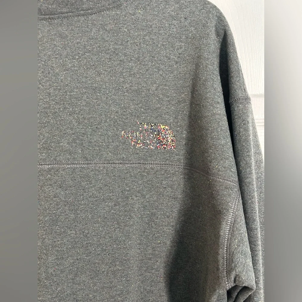 NWT‎ The North Face Mens Regrind 1/4 Zip  Pullover - Size Medium